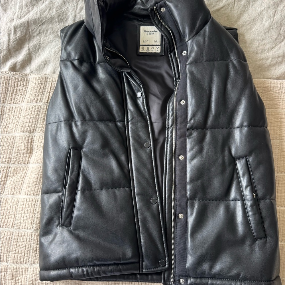 Women’s Abercrombie Black Puffer Vest
